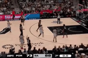 乐鱼-马刺第三节一度被开拓者追到差4分，随后轰出高潮领先15分